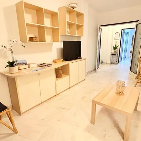 Sea View, Promenade Des Anglais, 180 Degree Balcony, 4 People Appartamento *