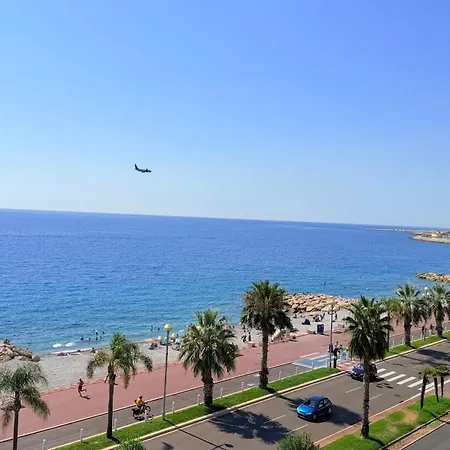 Sea View, Promenade Des Anglais, 180 Degree Balcony, 4 People Apartment Nizza